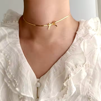 Bow Necklace